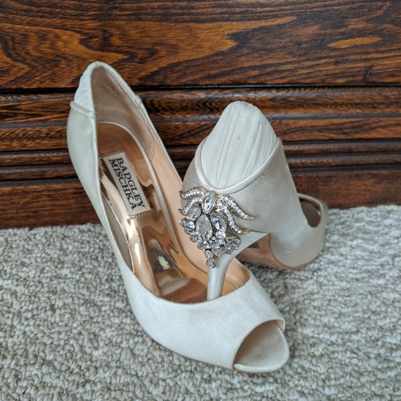 Badgley Mischka Shoes - Badgley Mischka open toe wedding pump